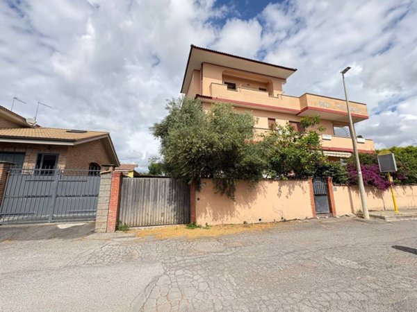 appartamento in vendita a Roma in zona Dragona/Bagnoletto