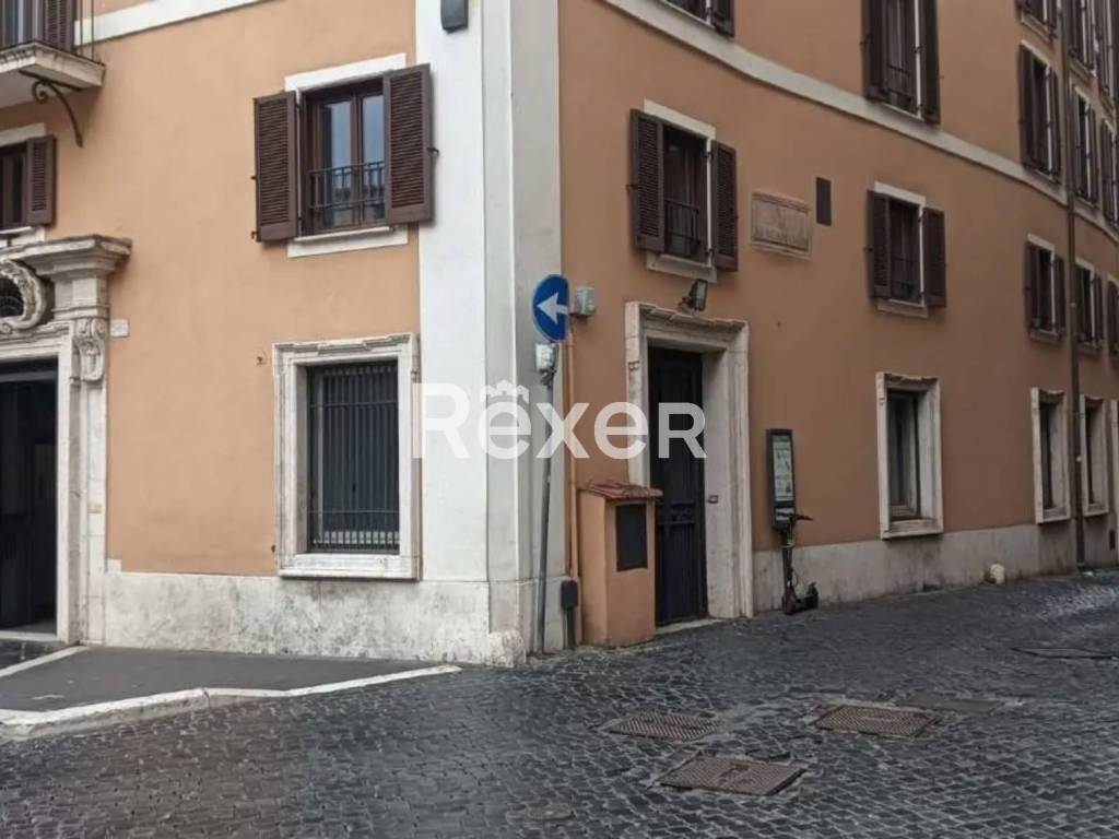 intera palazzina in vendita a Roma in zona Trevi-Colonna