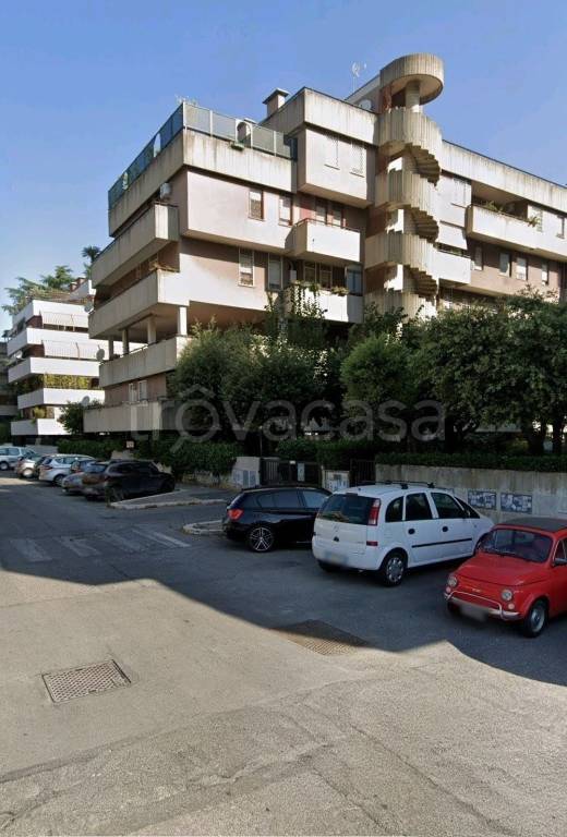appartamento in vendita a Roma in zona EUR