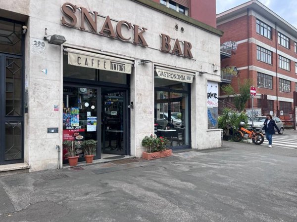 negozio in vendita a Roma in zona Appio Latino