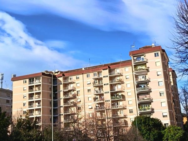 appartamento in vendita a Roma in zona Ostiense