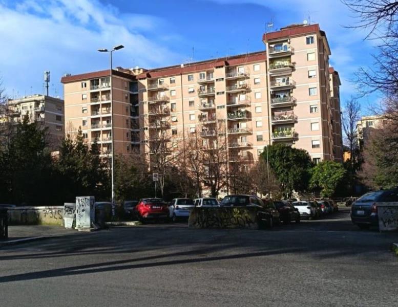 appartamento in vendita a Roma in zona Ostiense