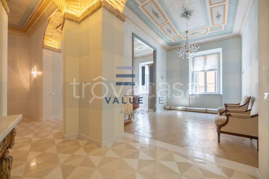 appartamento in vendita a Roma in zona Parione/Sant'Eustachio
