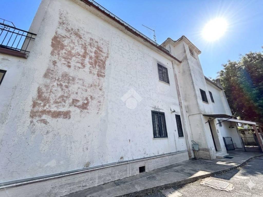 appartamento in vendita a Roma in zona Castel di Leva
