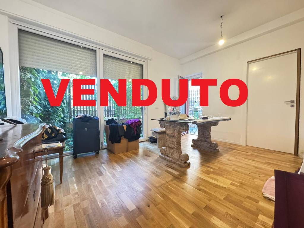appartamento in vendita a Roma in zona Ardeatino