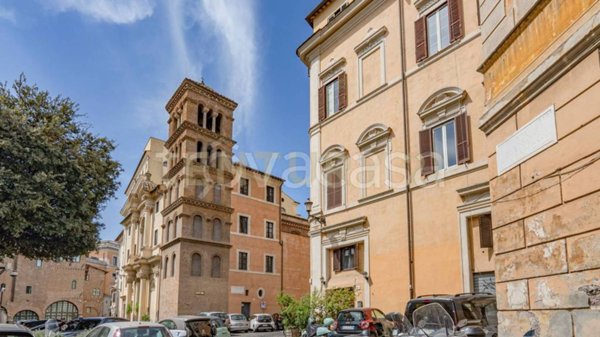 appartamento in vendita a Roma in zona Rione Regola