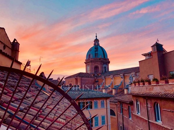appartamento in vendita a Roma in zona Rione Regola