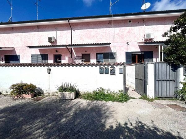 casa indipendente in vendita a Roma in zona Acilia