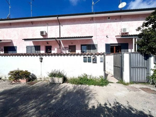casa indipendente in vendita a Roma in zona Acilia