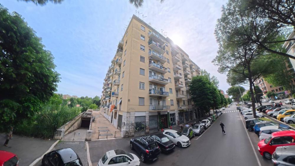 appartamento in vendita a Roma in zona Ostiense