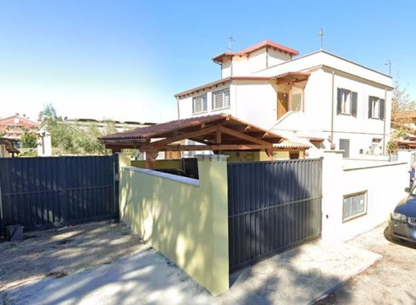 appartamento in vendita a Roma in zona Ostia Antica