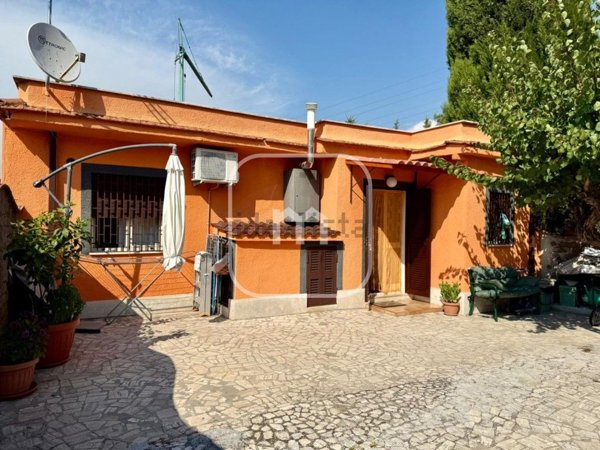 appartamento in vendita a Roma in zona Case Rosse