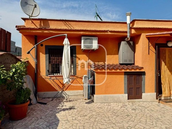 appartamento in vendita a Roma in zona Case Rosse