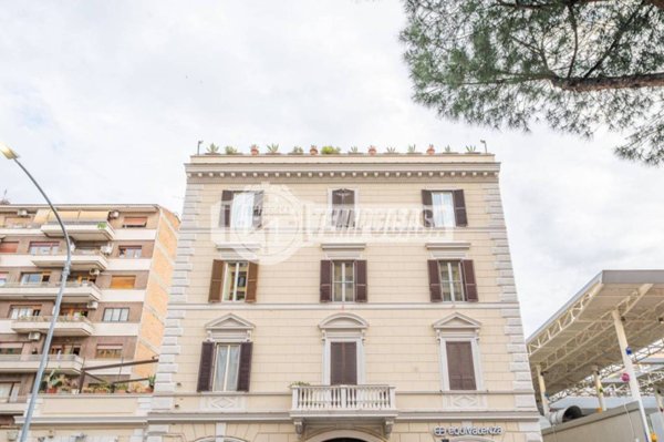 negozio in vendita a Roma in zona Appio Latino
