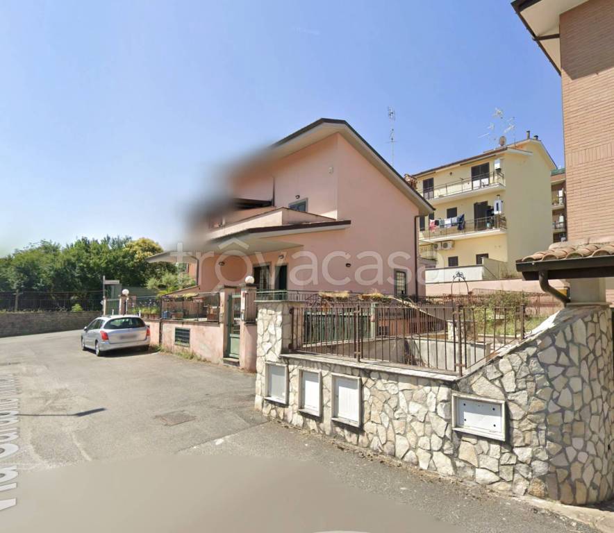 casa indipendente in vendita a Roma in zona Valle Muricana