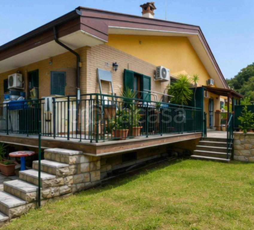 casa indipendente in vendita a Roma in zona Selva Candida