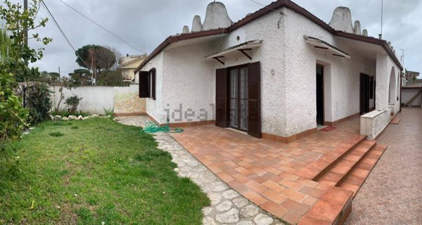 casa indipendente in vendita a Roma in zona Infernetto