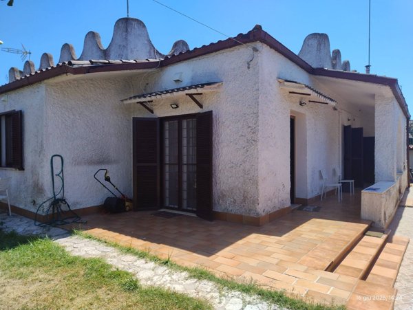 casa indipendente in vendita a Roma in zona Infernetto