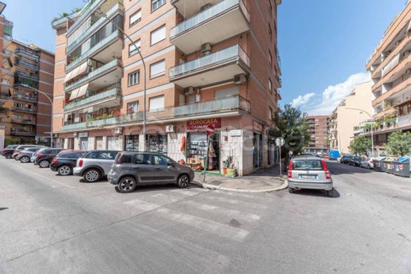 negozio in vendita a Roma in zona Collatino