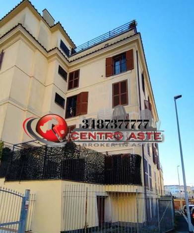 appartamento in vendita a Roma in zona Tuscolano