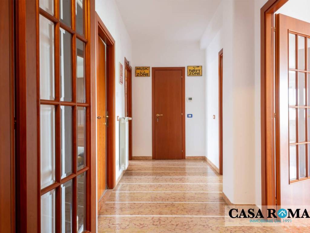 appartamento in vendita a Roma in zona Osteria del Curato
