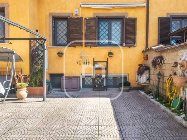 casa indipendente in vendita a Roma in zona Ostiense