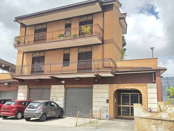 appartamento in vendita a Roma in zona Torre Angela