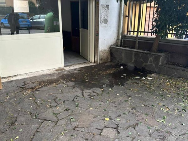 negozio in vendita a Roma in zona Torre Maura