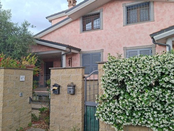 casa indipendente in vendita a Roma in zona Castelverde
