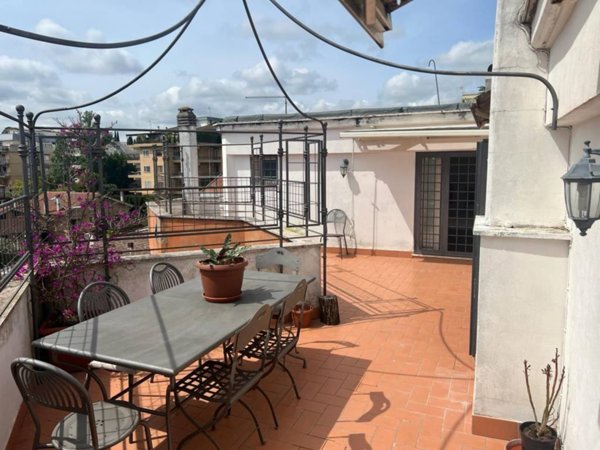 appartamento in vendita a Roma in zona Tomba di Nerone