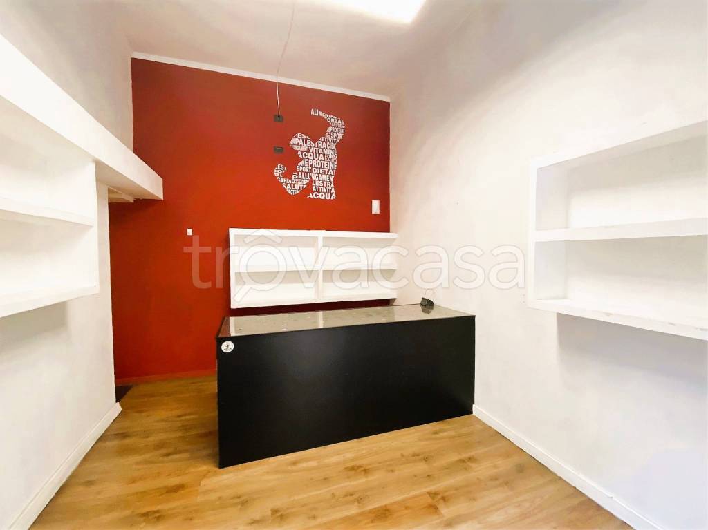 negozio in vendita a Roma in zona Appio Latino