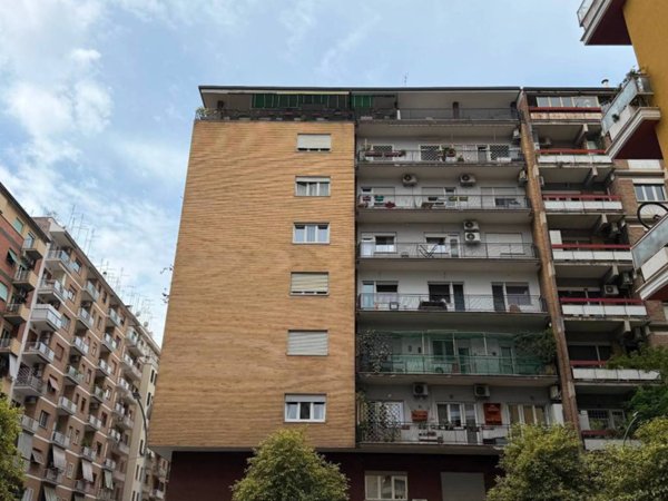 appartamento in vendita a Roma in zona Tuscolano