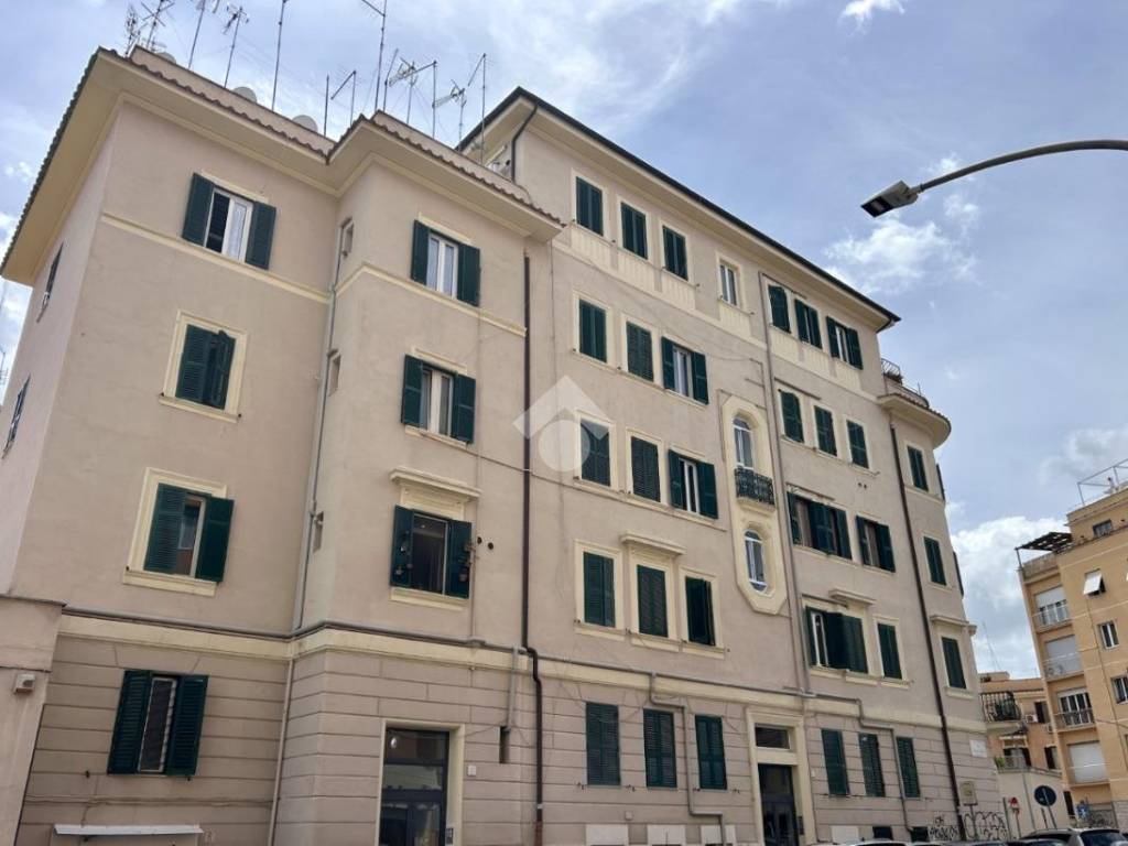 appartamento in vendita a Roma in zona Appio Latino