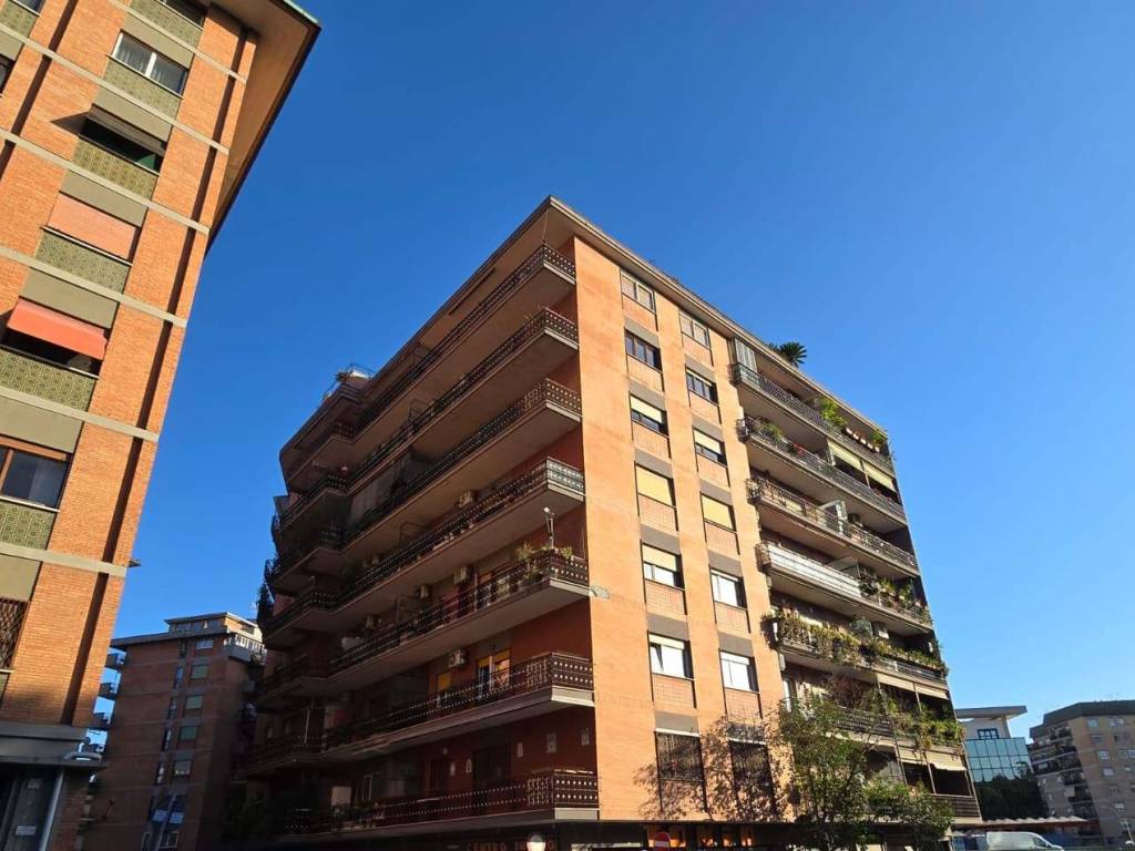 appartamento in vendita a Roma in zona Tuscolano