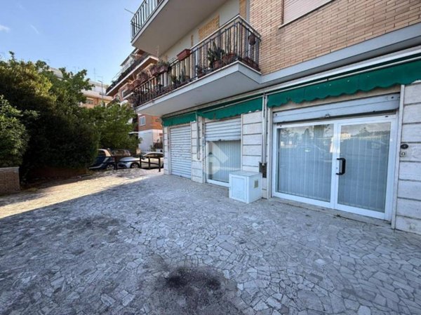 negozio in vendita a Roma in zona Trionfale