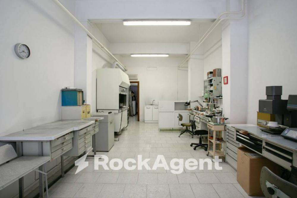 negozio in vendita a Roma in zona Collatino