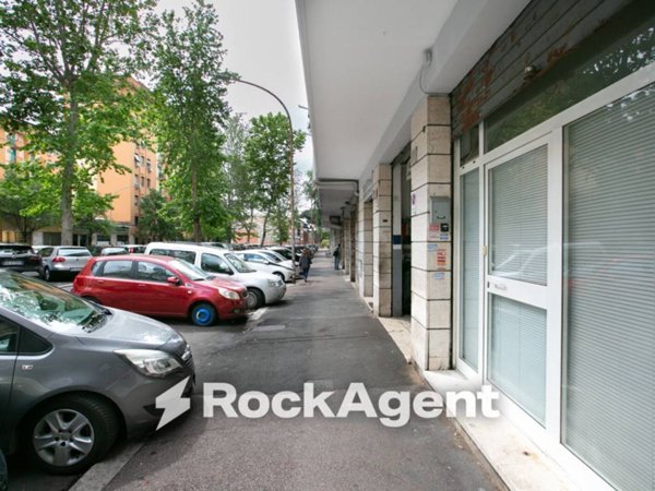 negozio in vendita a Roma in zona Collatino