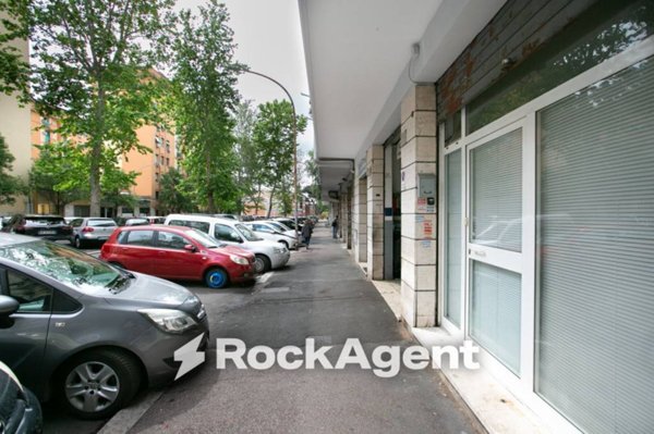 negozio in vendita a Roma in zona Collatino