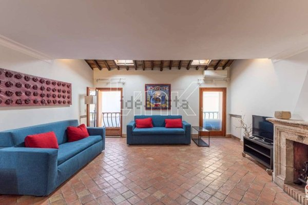 appartamento in vendita a Roma in zona Rione Regola