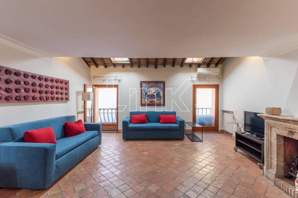 appartamento in vendita a Roma in zona Rione Regola