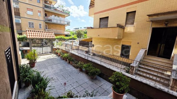 appartamento in vendita a Roma in zona Colle del Sole