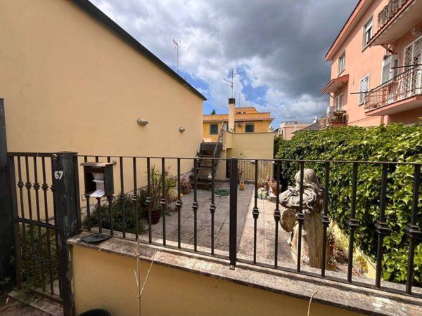 appartamento in vendita a Roma in zona Tomba di Nerone