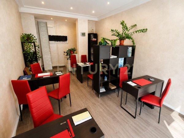locale commerciale in vendita a Roma in zona Monte Sacro/Talenti