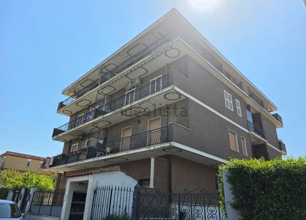 appartamento in vendita a Roma in zona Tor Bella Monaca