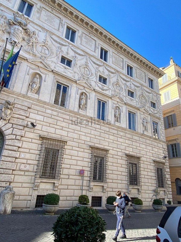 appartamento in vendita a Roma in zona Rione Regola