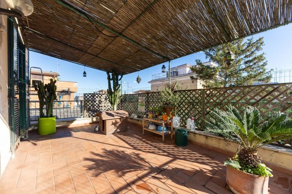 appartamento in vendita a Roma in zona Tomba di Nerone