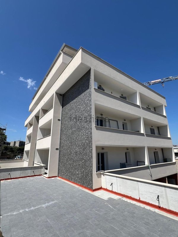 appartamento in vendita a Roma in zona Torre Spaccata