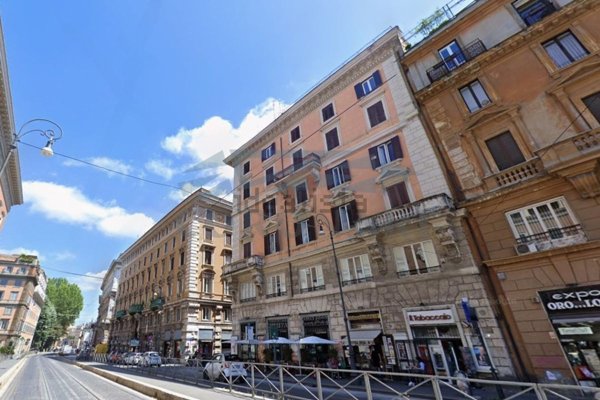 appartamento in vendita a Roma in zona Rione Regola