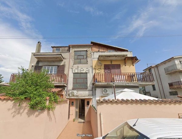 appartamento in vendita a Roma in zona Lago Regillo