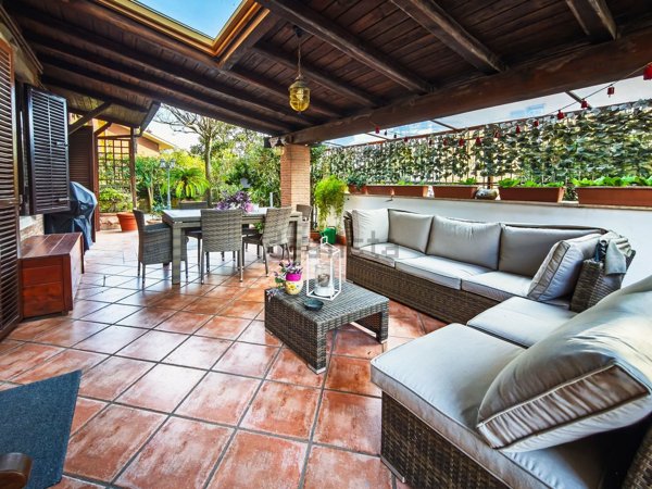 casa indipendente in vendita a Roma in zona Appio Pignatelli